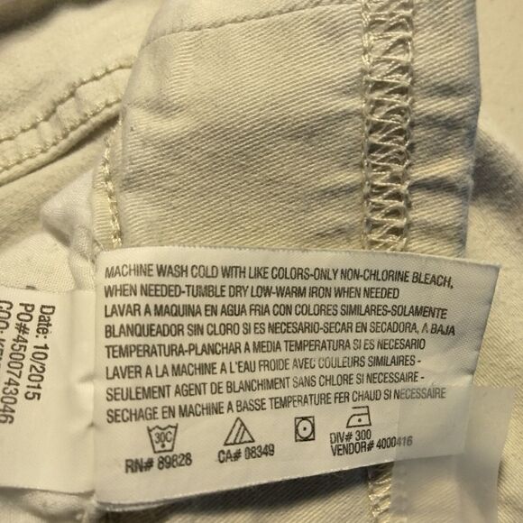 "Gloria Vanderbilt" woman's all around slim affect shorts. - Picture 7 of 7